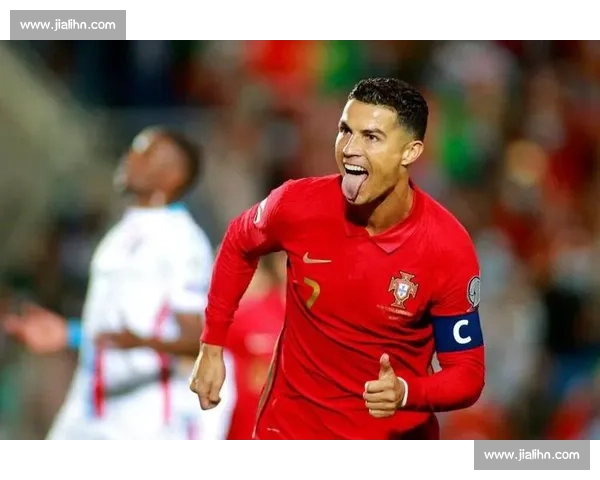 C 罗逆生长神话!40 岁再获足坛顶薪,日薪 48.8 万镑冲击千球里程碑 C 罗逆生长神话!40 岁再获足坛顶薪,日薪 48.8 万镑冲击千球里程碑